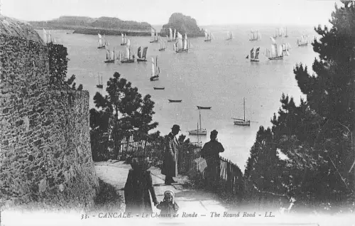 B98324 cancale le chemin de ronde the rond road france