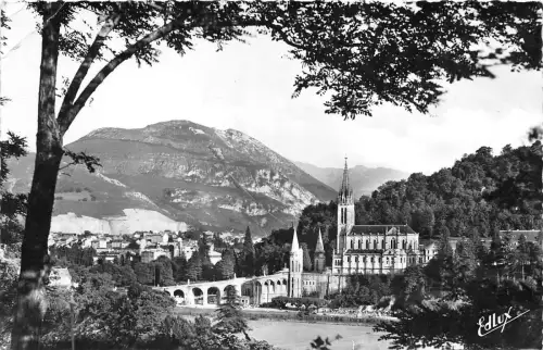 BR20374 Lourdes la basilique et le pic du jer France