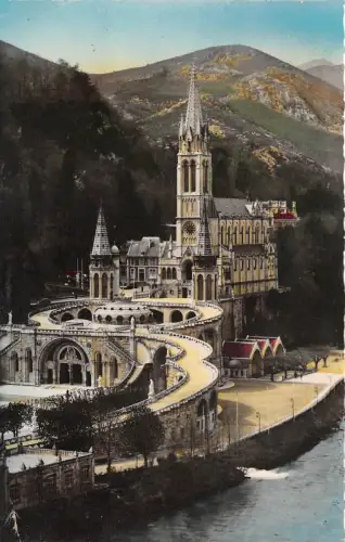 BR27843 Lourdes la basilique et le Gave P D france
