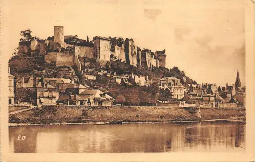 BR41645 Le chateau et la vienne Chinon Frankreich