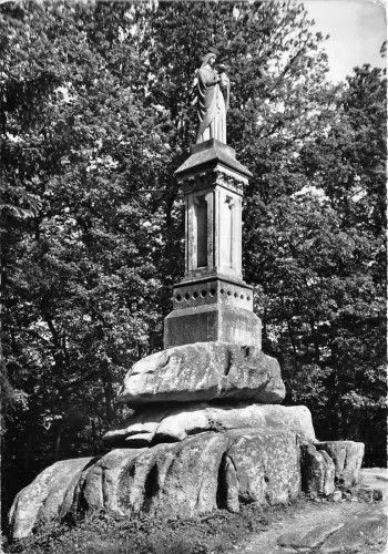 BR18135 Le Dolmen Abbaye de la pierre qui Vire france