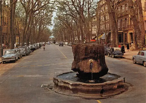 BR49029 fontaine thermale sur le cours mirabeau Aix en provence Frankreich
