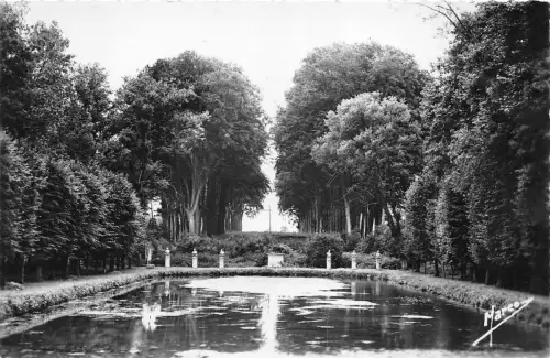 BR11719 Canon Le miroir du chateau france Echtfoto