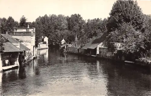 BR7568 La Chartre sur Loir le Loir au moulin france