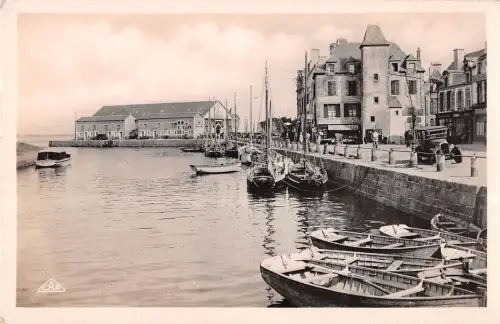 BR50951 Le port et le poissonneriw le croisic Frankreich