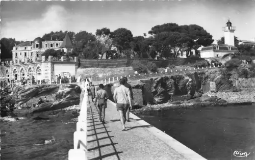 BR20057 Pornic le phare l hotel de la plage France