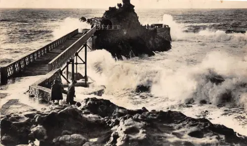 BR10169 Biarritz Le roches de la vierge france