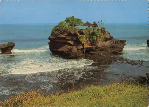 BT12017 mit einer Wache wie Rock Shore Thahlot Bali Indonesien