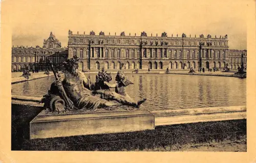 BR71500 le palais facade sur le parc versailles france
