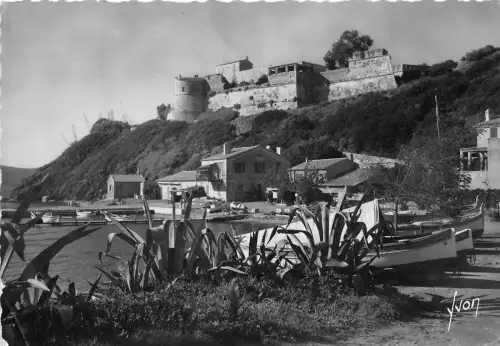 BR12152 Ile de port Cros Le port france