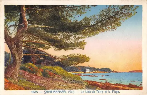 BR73032 saint raphael le lion de terre et la plage france