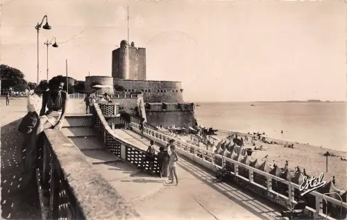 BR7035 Fouras le chateau et le plage france