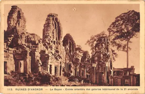 BR57131 Ruines d angkor le bayon entree orientale des galeries int Cambodia