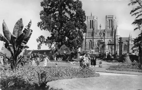 BR18351 Avranches le jardin public france