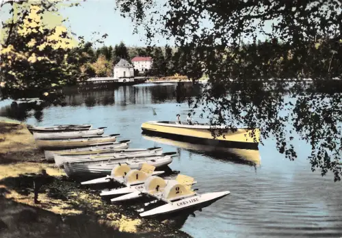 BR28324 Les Settons les bateaux sur le alc france