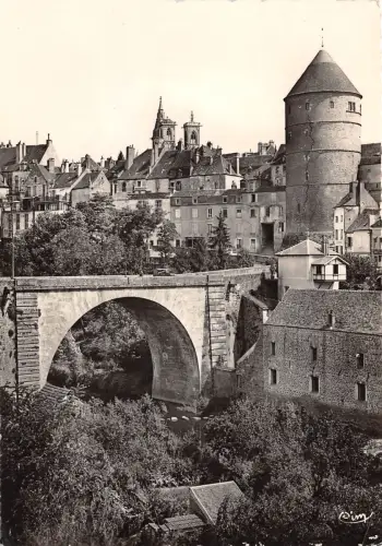 BR18008 Semur en auxois le pont joly france