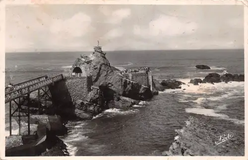 BR11558 Biarritz Le Rocher de la vierge france