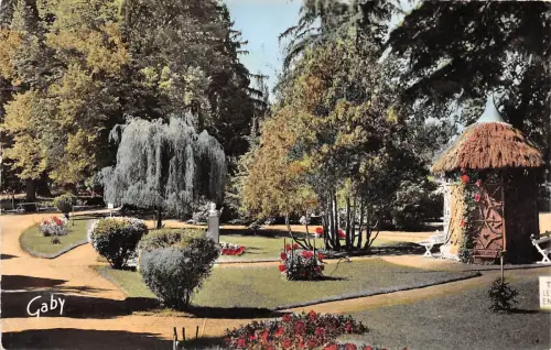 BR8136 La Haye descartes Le Jardin Public france