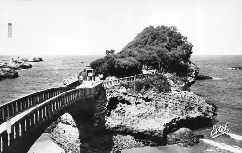 BR39394 Le Rocher de Basta Biarritz Frankreich