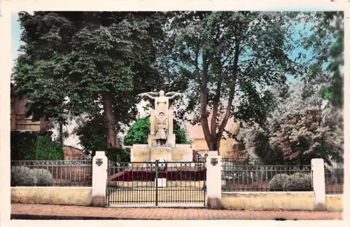 BR26786 Avesnes le monument aux Morts France