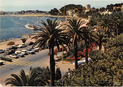 BR49160 Bandol le quai du port France
