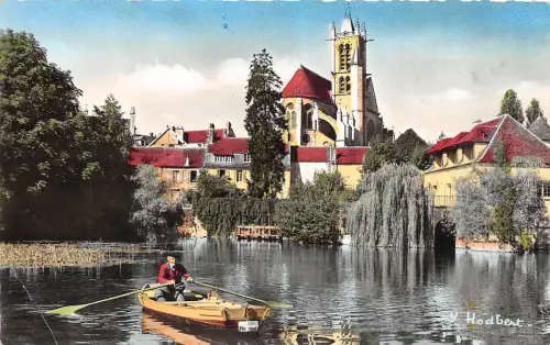 BR39235 Moret sur loing en promenade sur le loing france