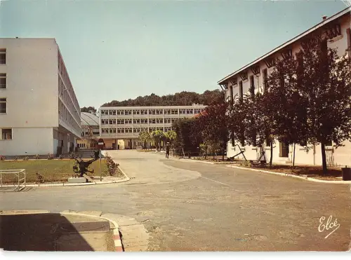 BR50618 Marine d hourtin le pavilion du commandement et le pavillon jean France