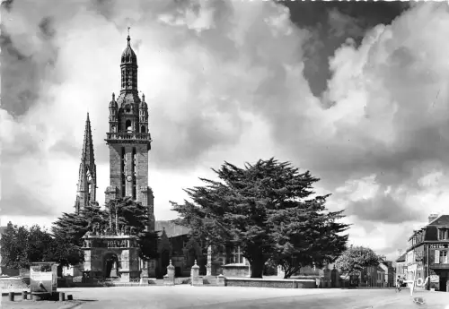 BR5456 La Place l eglise et le calcaire formant france Pleyben