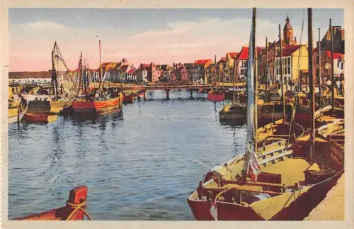 BR78371 le croisic le port a maree haute et les quais france