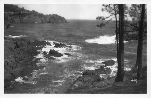 BR42499 Le trayas les roches rouges france