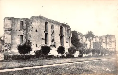 BR47252 La Ferte milon chateau le jeu d arc Frankreich