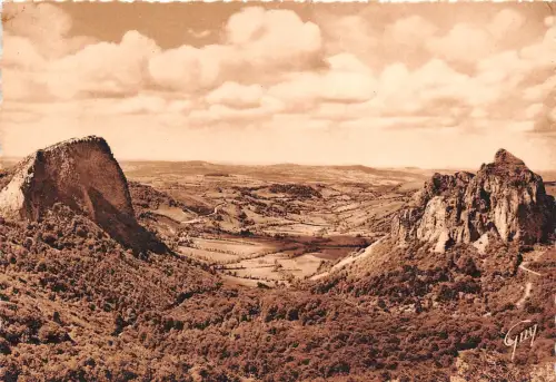 BR12276 le Mont Dore Les roches Tuiliere et Sanadoire france