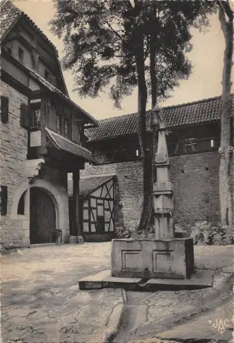 BR48892 Le haut Koenigsbourg la cour et le puits Frankreich