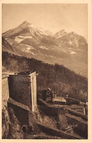 BR72265 les remparts et le massif briancon france