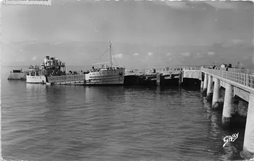 BR9148 Royan Le bac et Embarcadere france