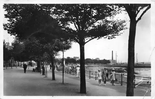 BR10286 Saint Nazaire le boulevard de ocean france