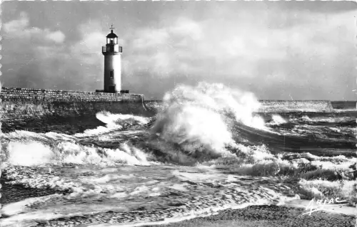 BR18981 Ile d Oleron La Cotiniere le phare france