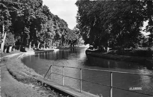 BR19220 Brienon le canal de Bourgogne france