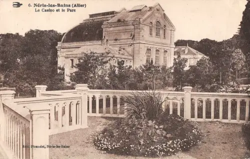 B105678 France Neris les Bains, Le Casino et le Parc