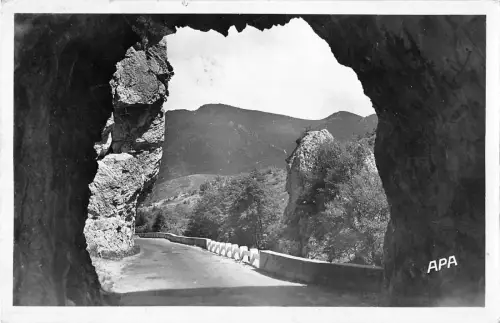 BR51202 Dente de Pierre lys le trou du cure Frankreich