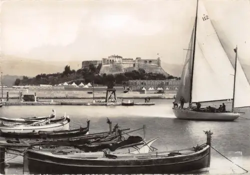 BR48905 Entree du port et le fort carre antibes Frankreich