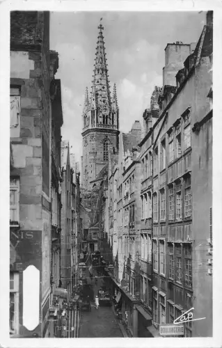 BR53586 St malo la Grande rue et le clocher de la cathedrale Frankreich