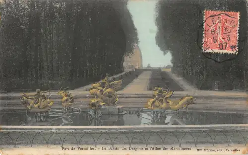 B105093 France Parc de Versailles Le Bassin des Dragons Allee