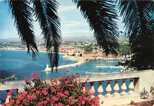 BT6634 Nice l entree du port France