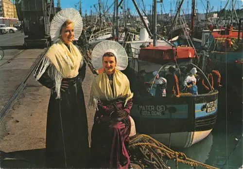 BF1700 la cote d opale jeunes matelotes en costume regionale folklore Frankreich