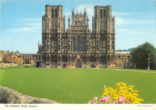 BR82073 the cathedral wells somerset uk