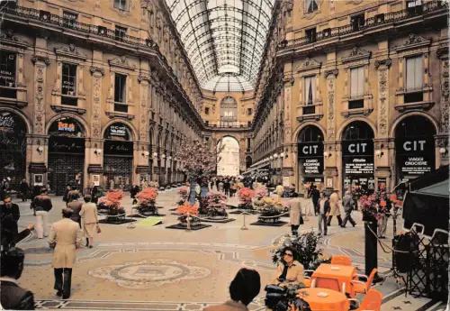BT1363 milano galleria vittorio emanuele interno italy