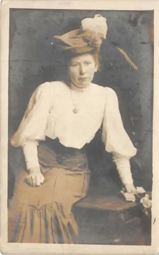 Lot310 Frau Glamour Sozialgeschichte Foto UK