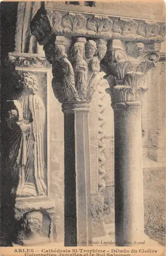 BF7753 cathedrale st trophime details du cloitre arles france Frankreich