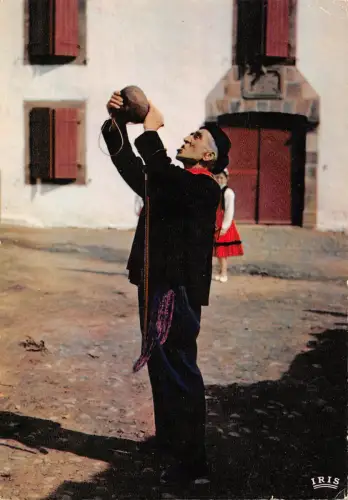 BT8467 Basque au chahakoa Garaztarrak St jean Pied de Port Folklor France